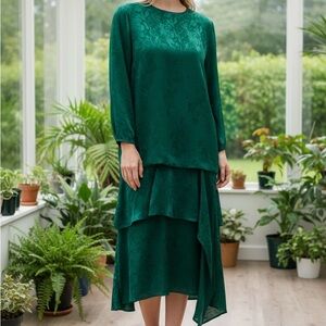 Vintage 1950s 1960s Emerald green brocade dress